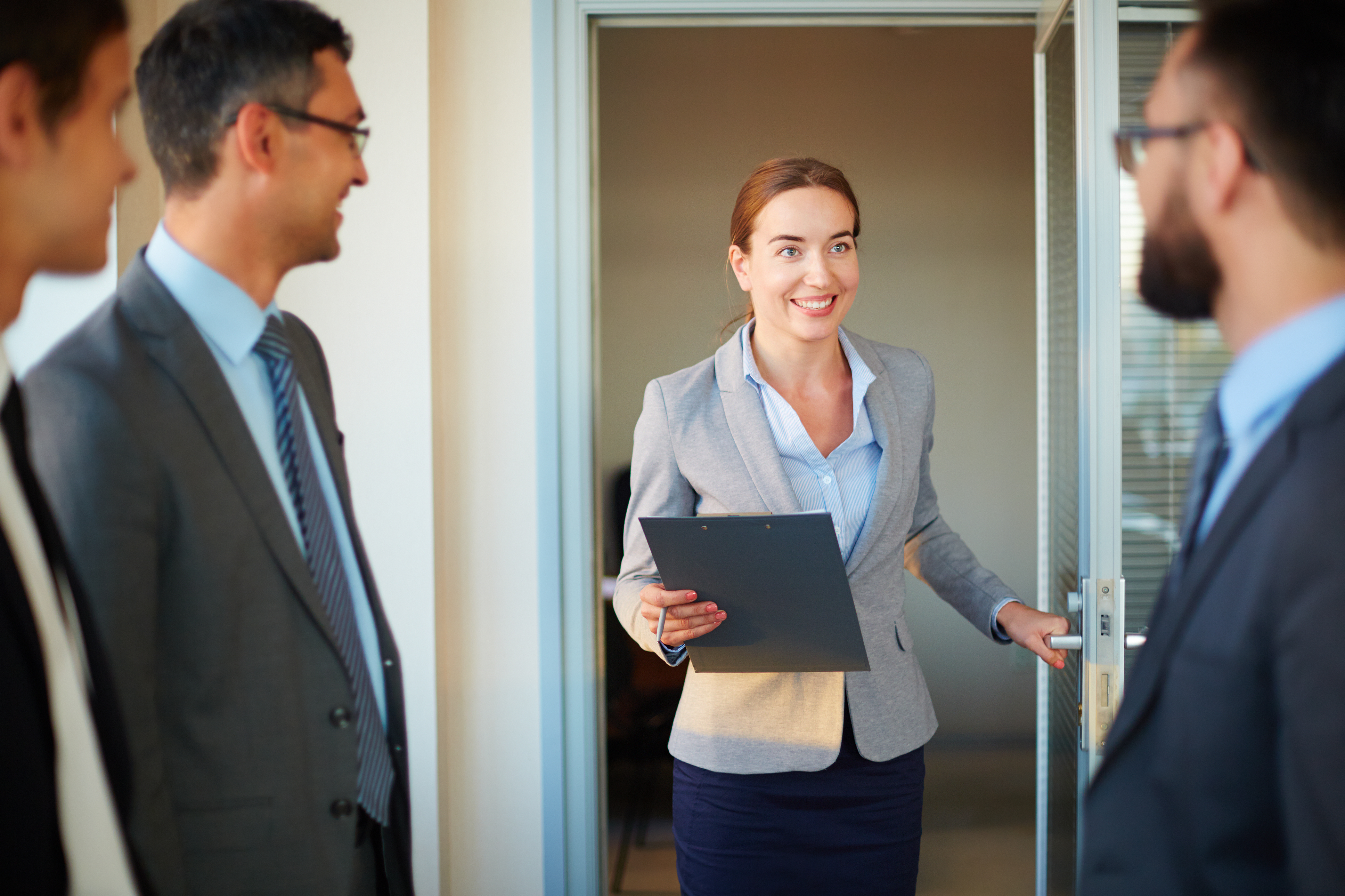 What Brokerages Pay in Cyprus: 2024–2025 Salary Guide